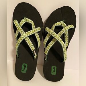 Teva Mush Olowahu Strappy Flip Flops in Tyena Lime Green Size 7 women NWOT